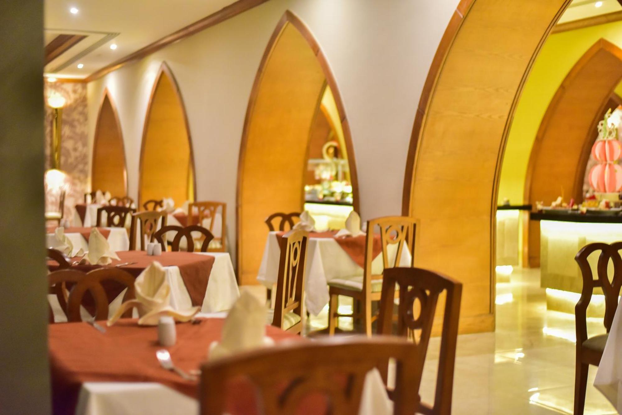 The Grand Hotel Sharm El Sheikh Екстериор снимка The interior of the restaurant