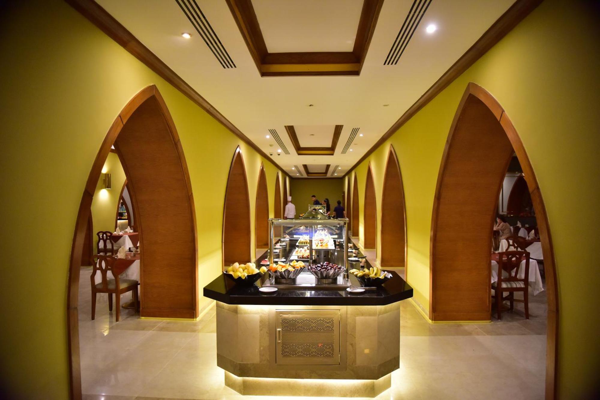 The Grand Hotel Sharm El Sheikh Екстериор снимка The buffet at the hotel