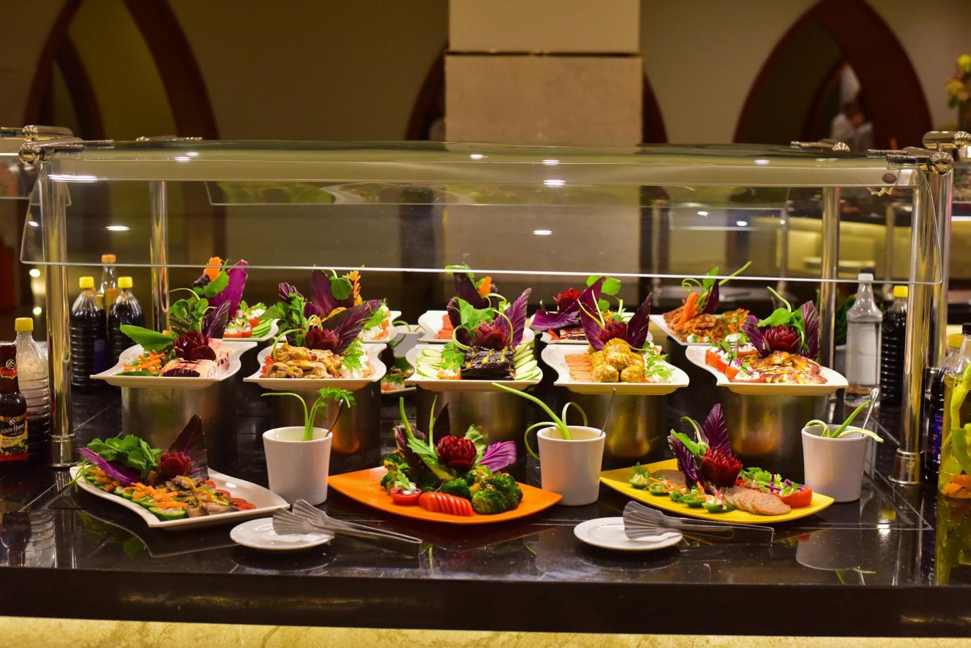 The Grand Hotel Sharm El Sheikh Екстериор снимка A salad bar