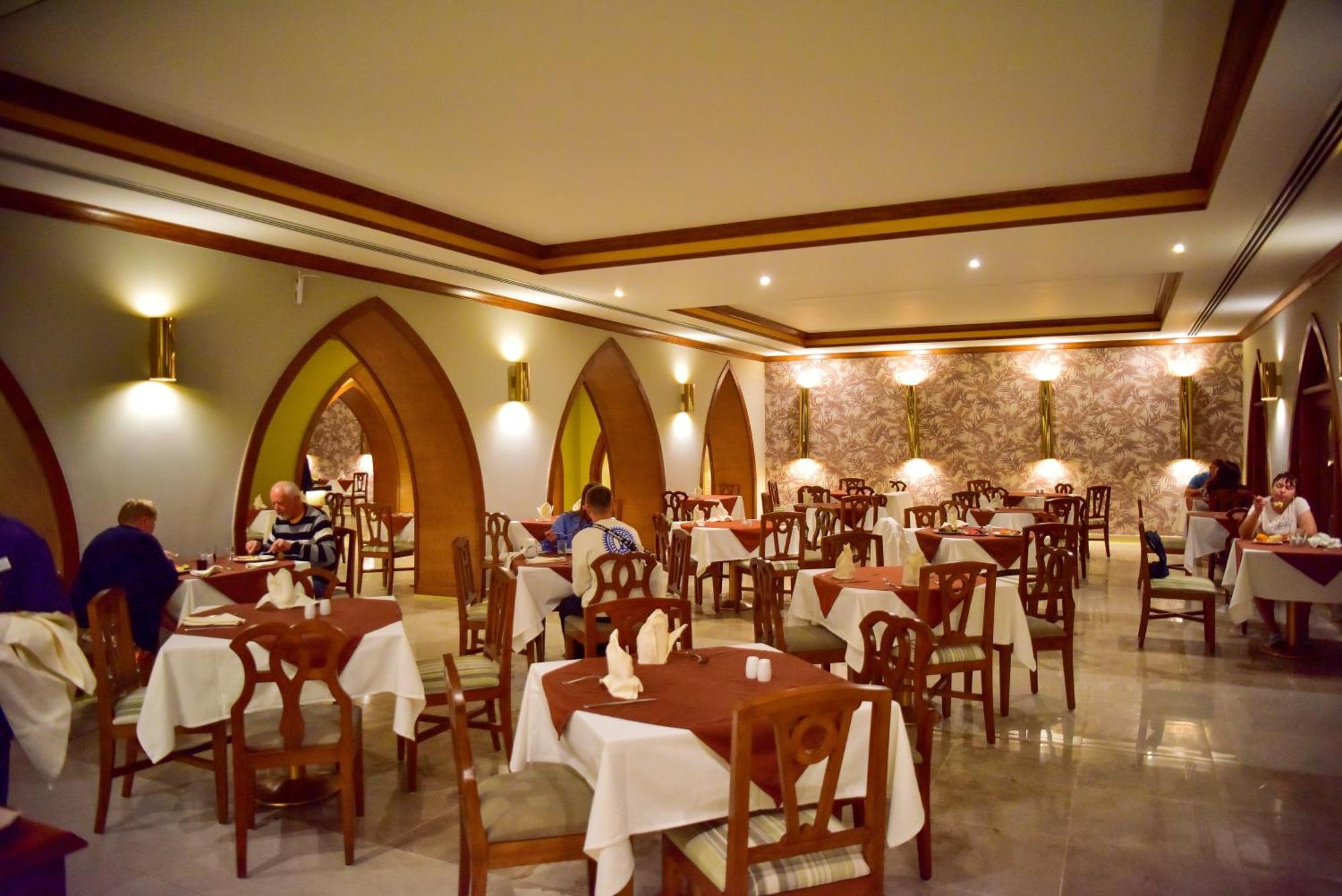 The Grand Hotel Sharm El Sheikh Екстериор снимка The restaurant at the hotel