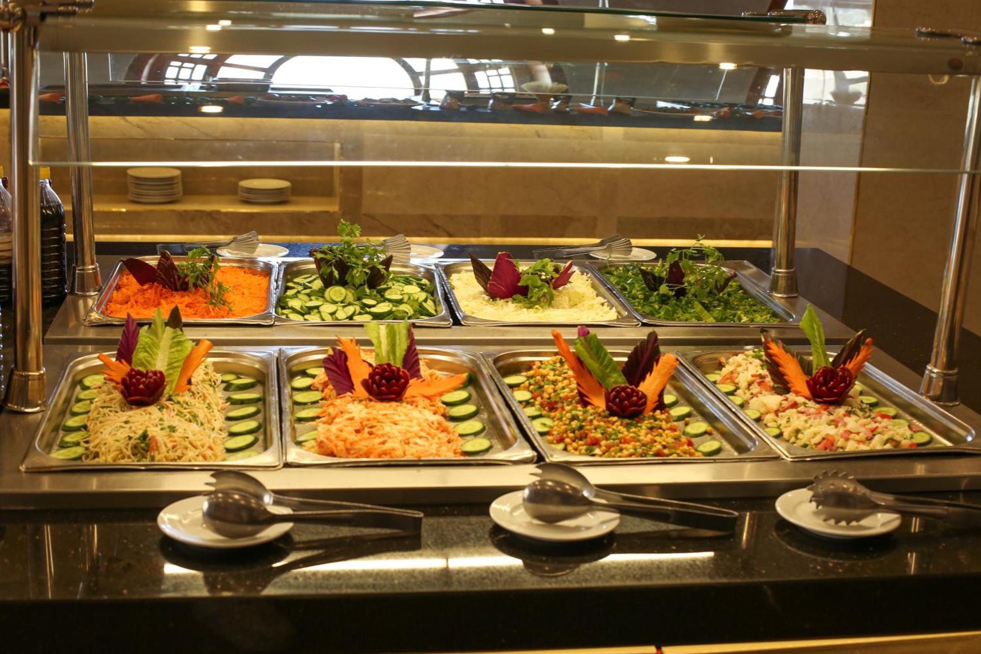 The Grand Hotel Sharm El Sheikh Екстериор снимка A salad bar