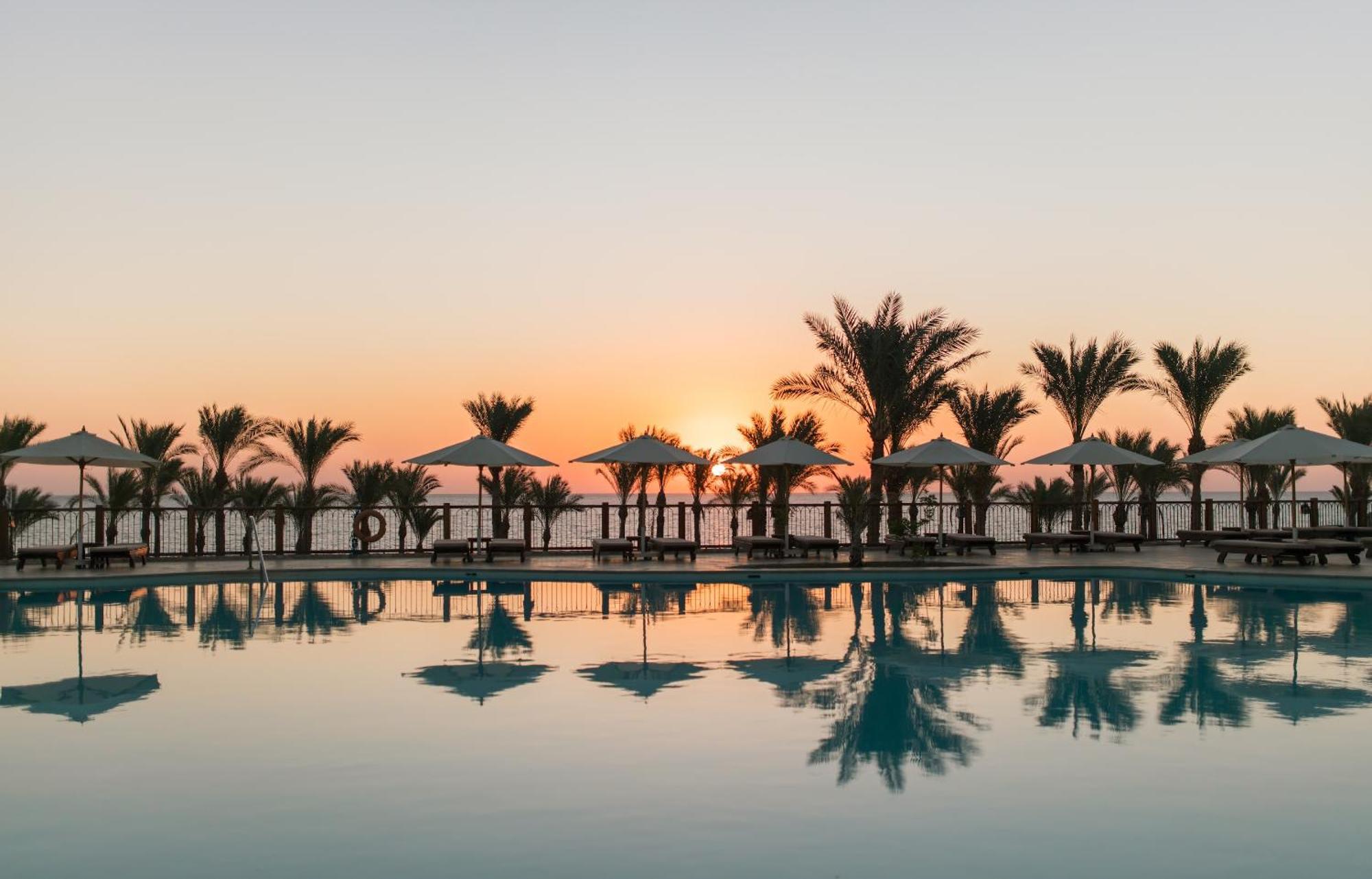 The Grand Hotel Sharm El Sheikh Екстериор снимка Sunset at the Hilton Sharm El Sheikh